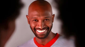 شيكابالا يحتفل بتصدر الزمالك جدول الدوري بعد فوز بيراميدز